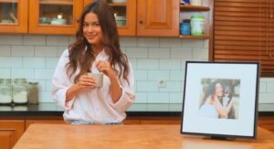 Begini Pengalaman Eva Celia Menikmati Samsung Music Frame